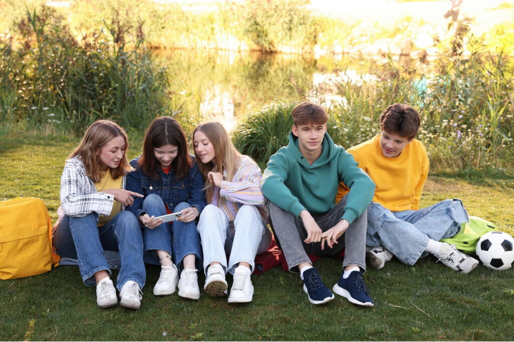 teens hanging out at outpatient rehab program in Pennsylvania